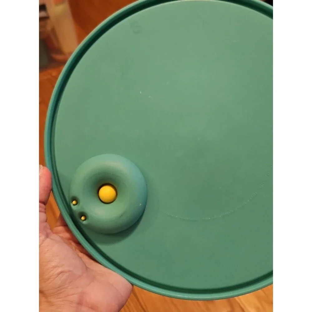Vintage Tupperware CrystalWave Vented Replacement Lid #2651A Aqua & Yellow 10